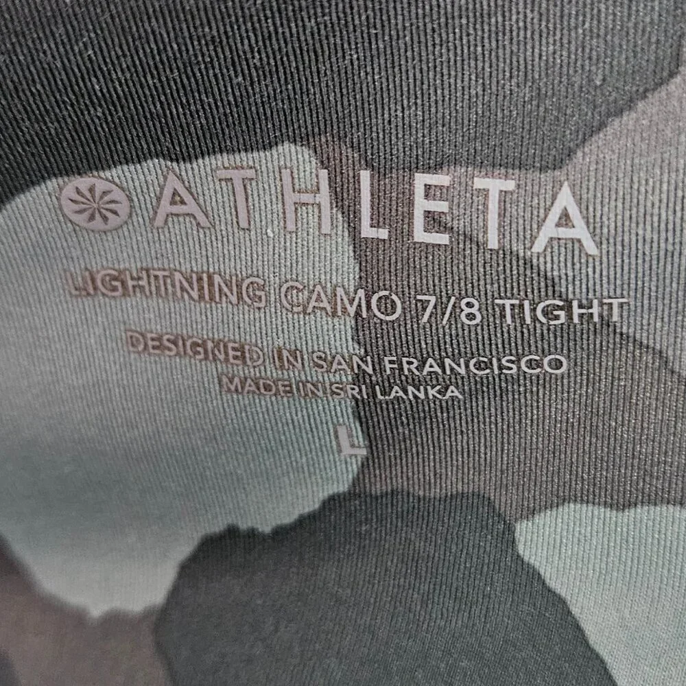 ATHLETA Lightning Camo 7/8 Tight Legging Olive Green L 487500-02